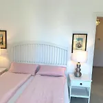 Queen Home Nadia
