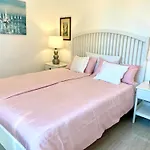 Queen Home Nadia