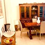 Queen Home Nadia